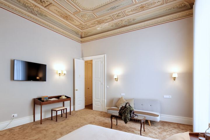Room 9 of 80