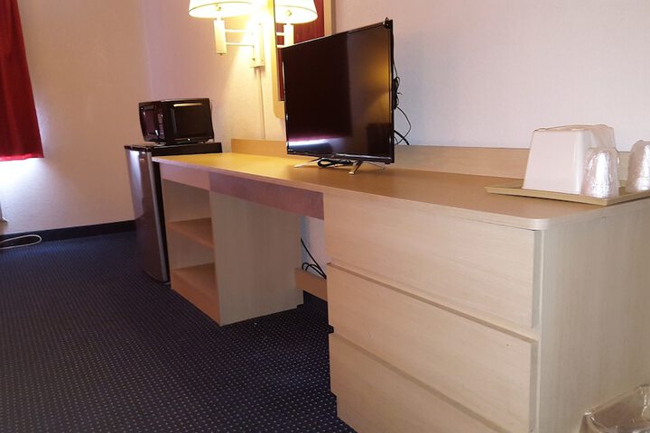2 Double Beds (1 of 7)