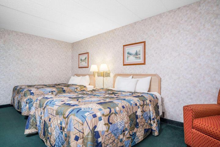 Comfort 2 Queen Beds (7 of 7)