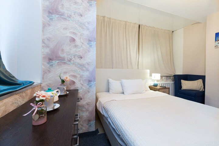 Room 10 of 15
