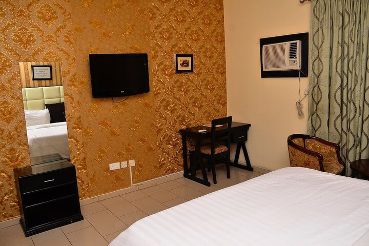 Room 15 of 30