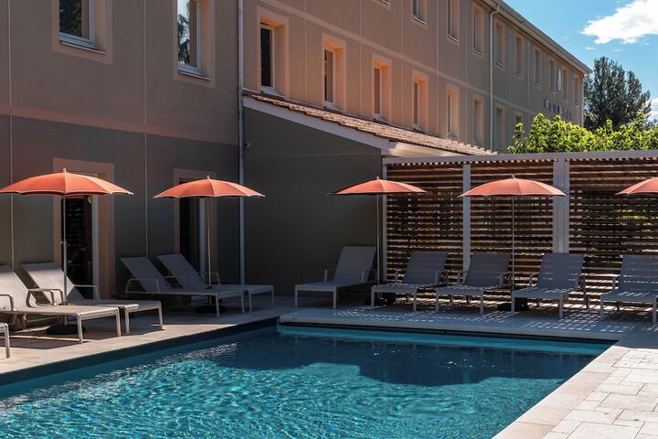 Pool 43 of 105