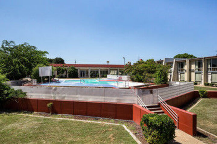 Pool 18 of 22