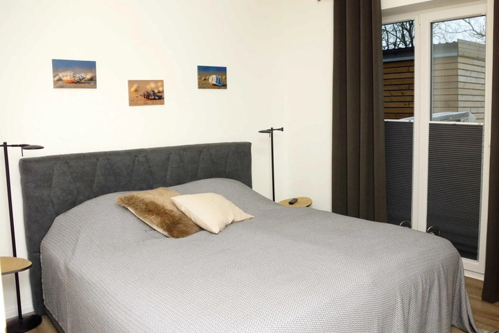 Room 2 of 16