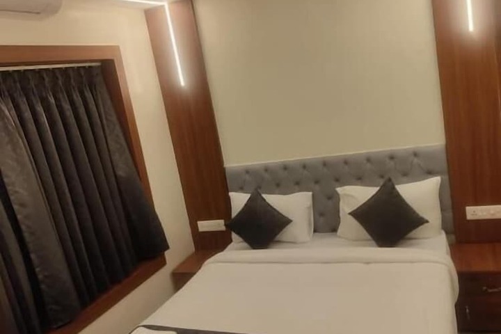 Room 7 of 16