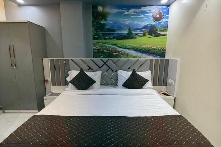 Room 27 of 40