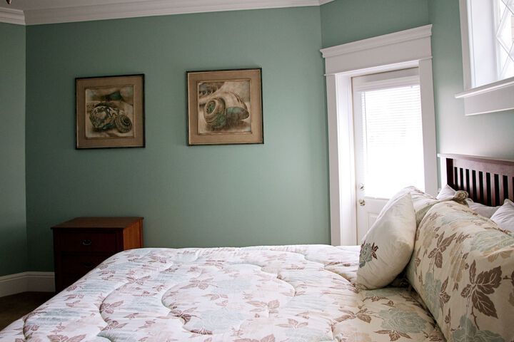 Room 9 of 33