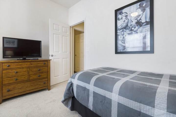 Room 7 of 28
