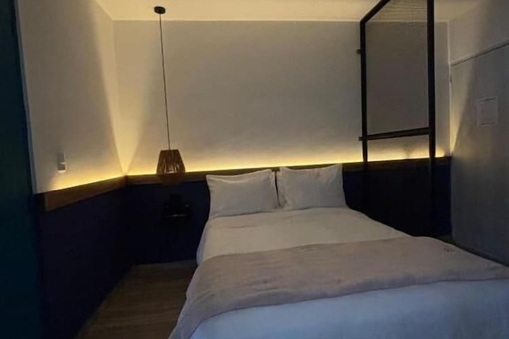Room 21 of 38