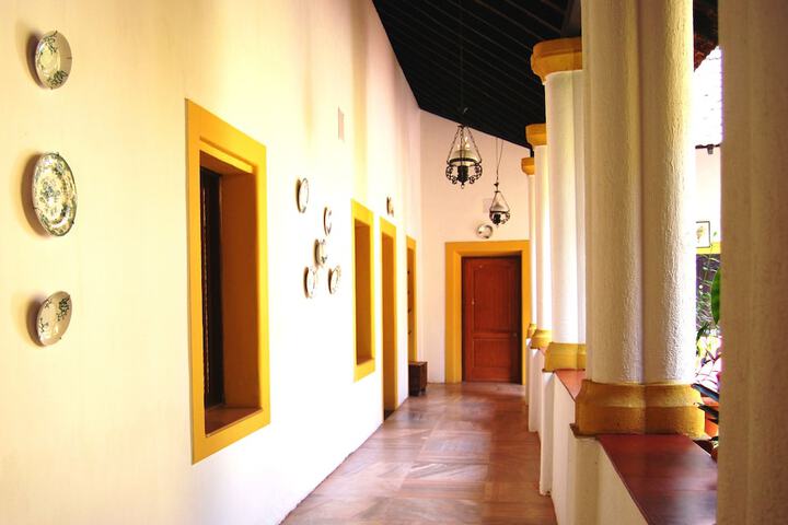 Ballroom/Hall 74 of 111