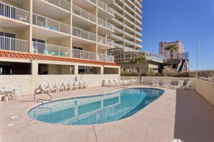 Pool 15 of 26