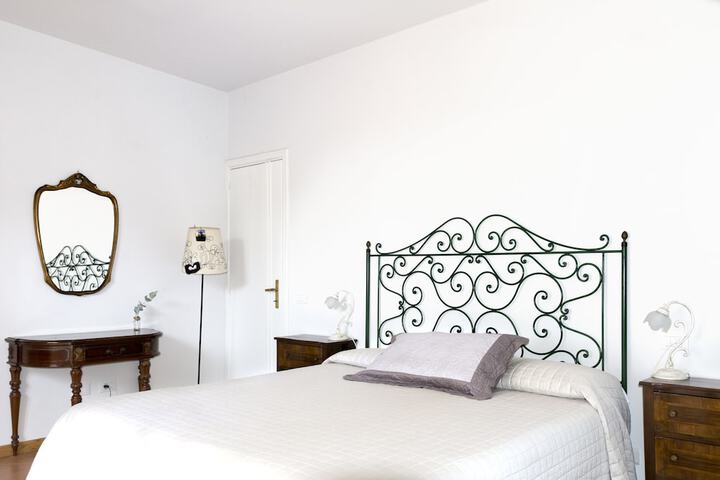 Room 3 of 75