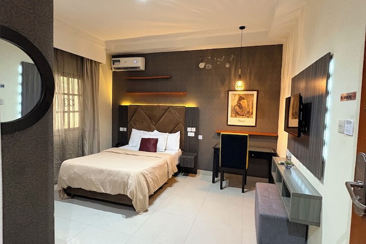 Room 172 of 288