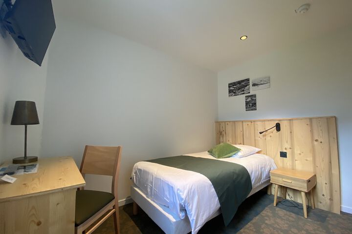 Room 4 of 66