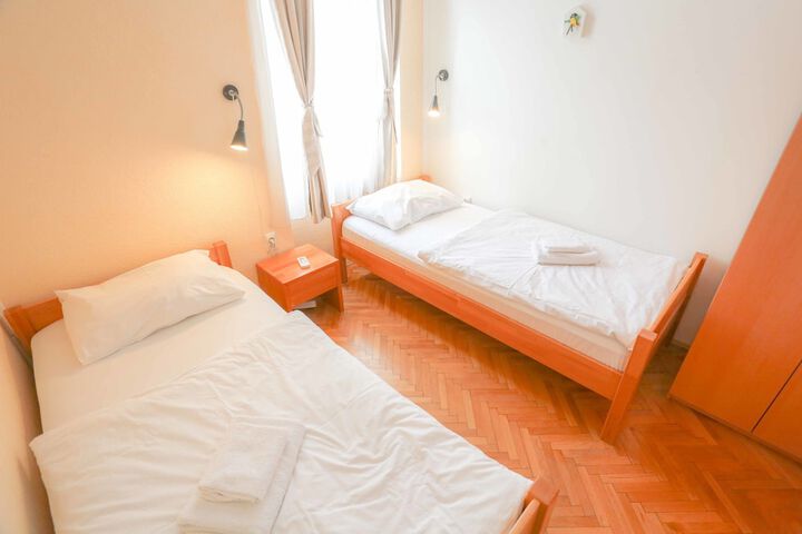 Room 14 of 40