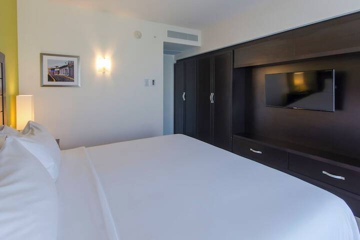 Room 17 of 107