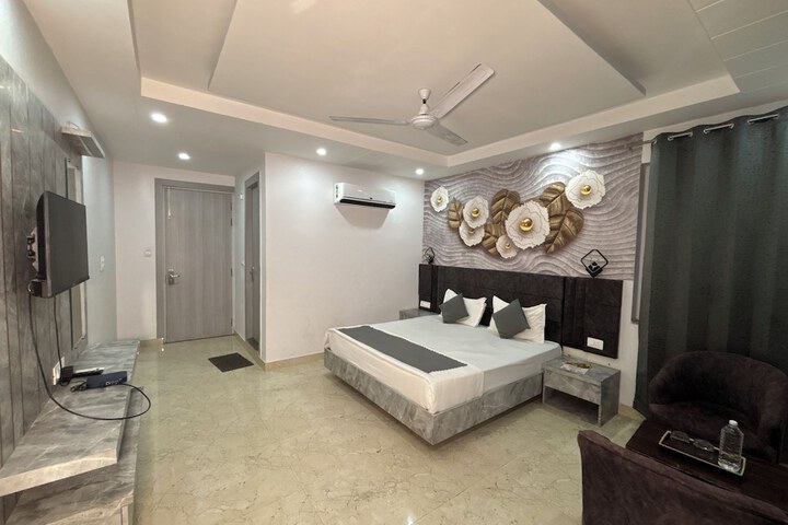 Room 7 of 30