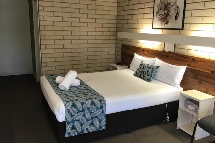 Room 32 of 53