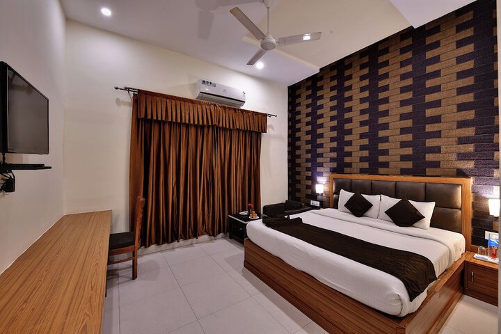 Room 14 of 40