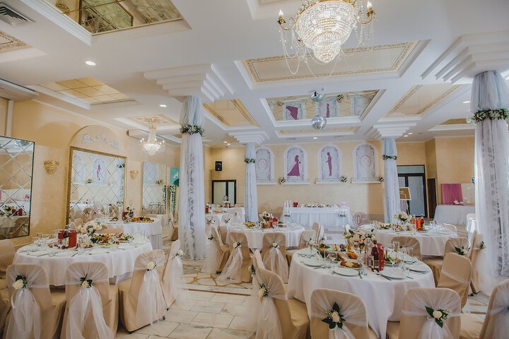 Ballroom/Hall 43 of 48
