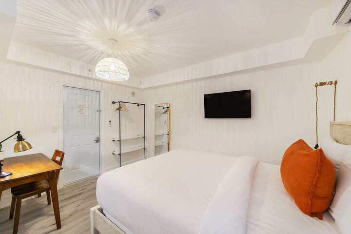 Room 17 of 48
