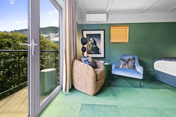 Room 2 of 32