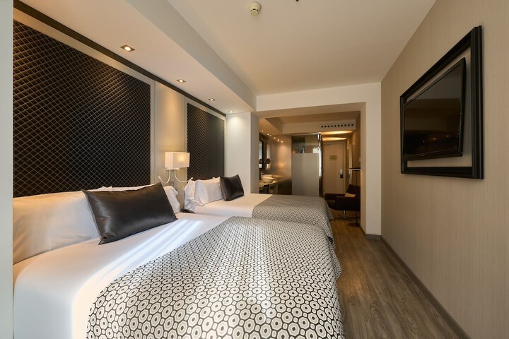 Room 12 of 82