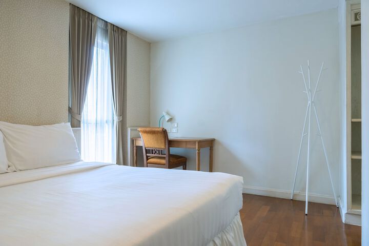 Room 16 of 142
