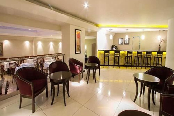 Entrance & Lobby