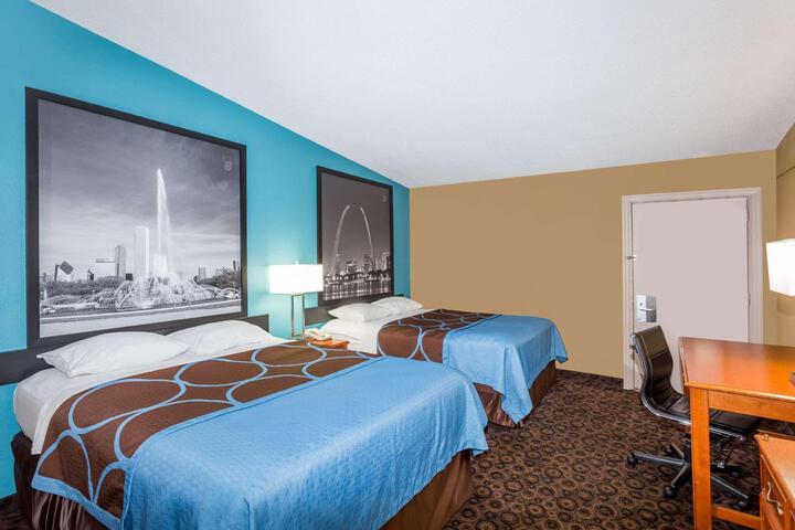 2 Double Beds (3 of 5)