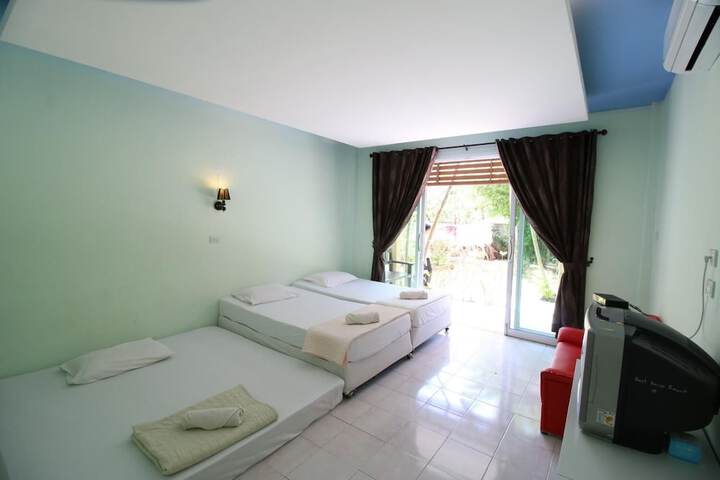 Room 4 of 33