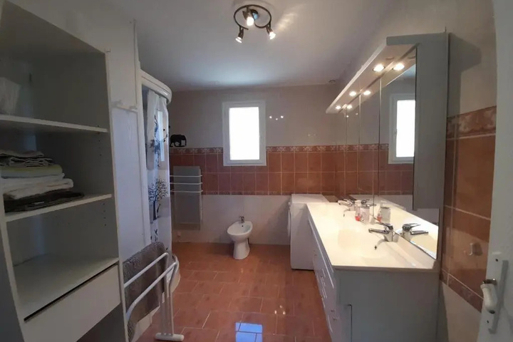 Room 8 of 12