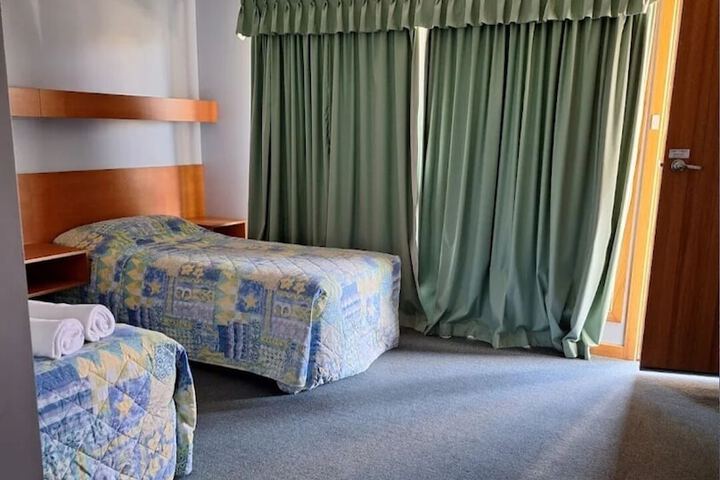 Room 2 of 39