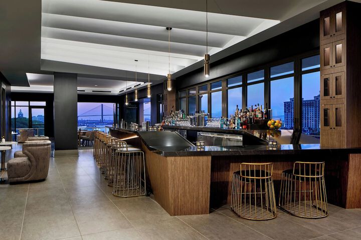 Lounge 68 of 90