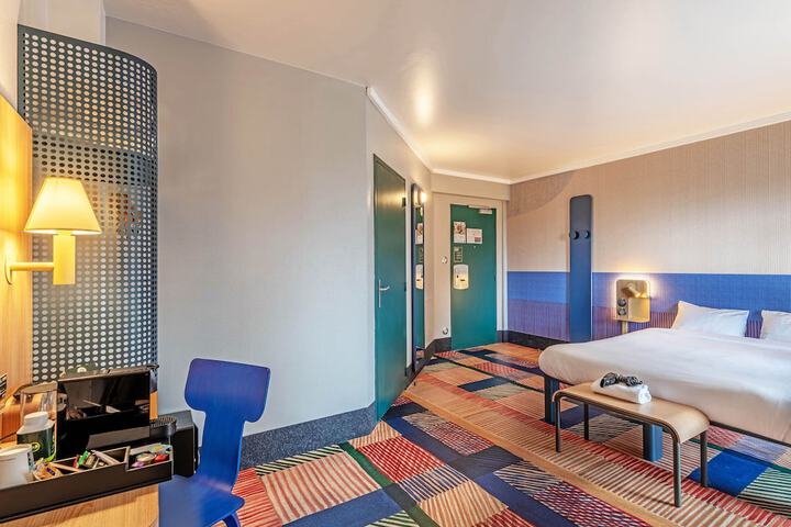 Room 11 of 34