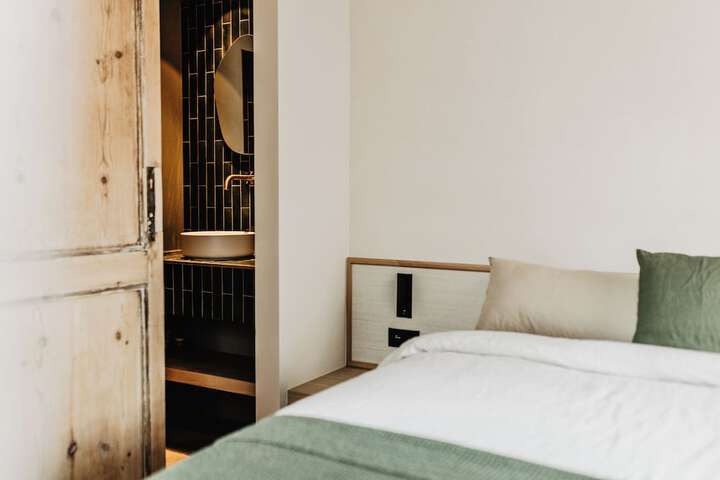 Room 13 of 65