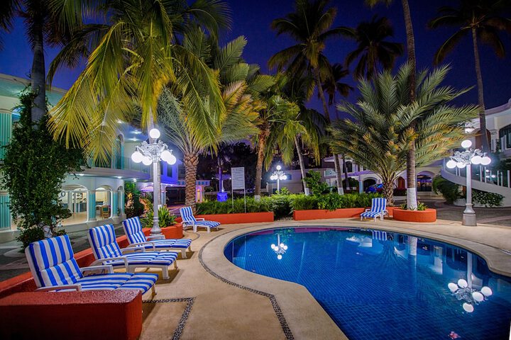Hotel with Pool