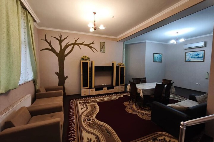 Room 5 of 17