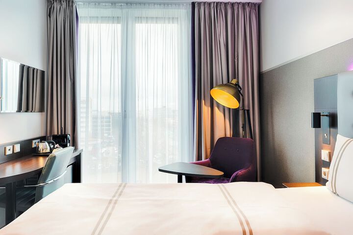 Room 6 of 37