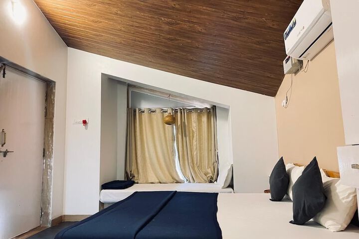 Room 3 of 7