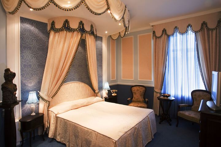 Room 4 of 46