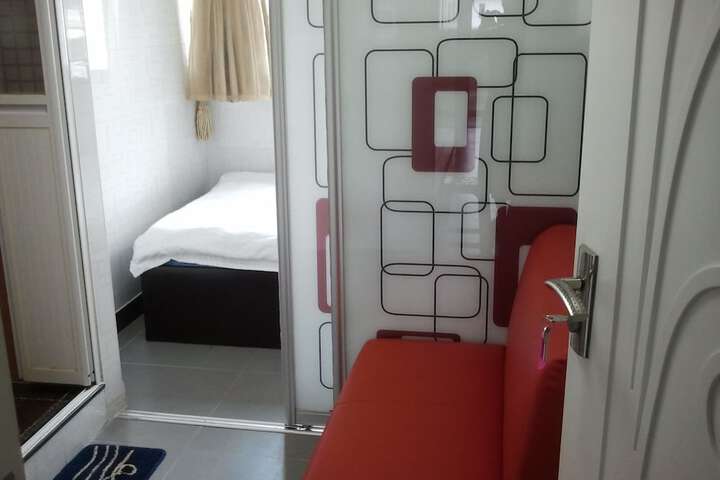 Room 16 of 30