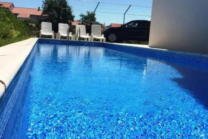 Pool 10 of 11