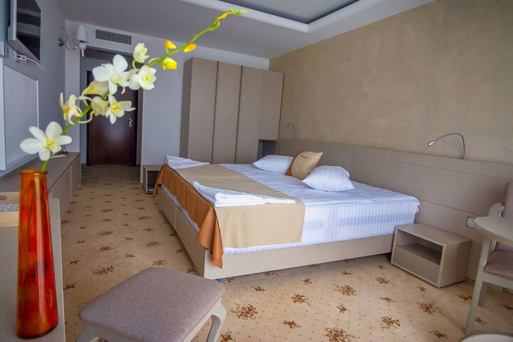 Room 8 of 15