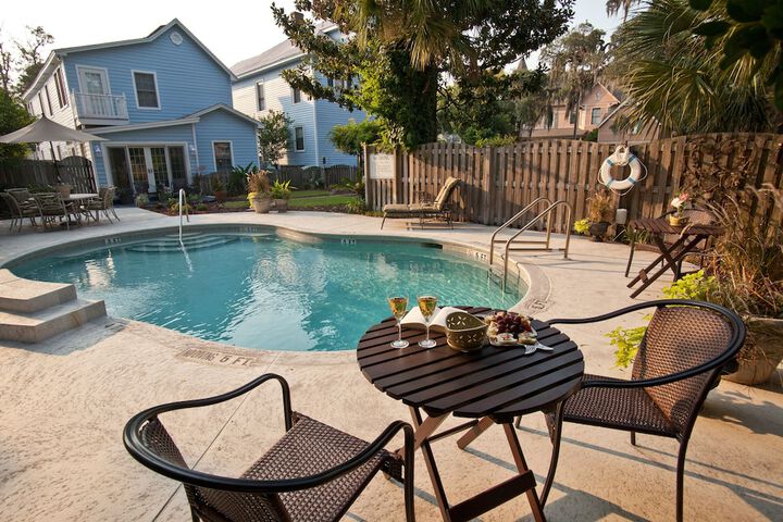 Hotel with Pool
