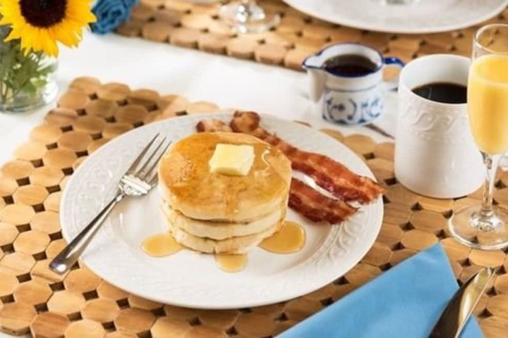 Breakfast/Coffee Service 30 of 35