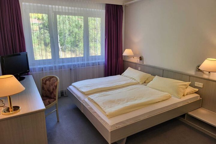Room 2 of 17