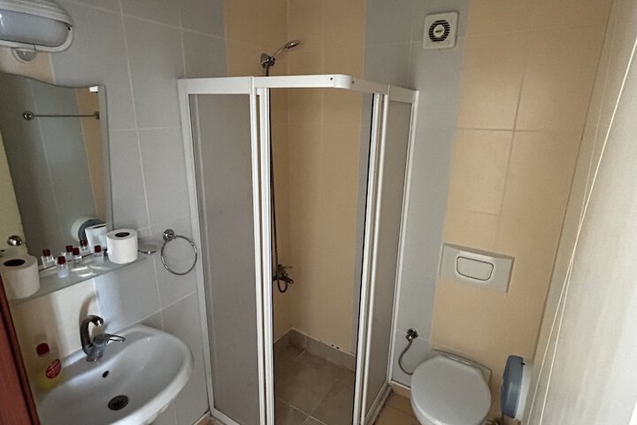 Room 11 of 27