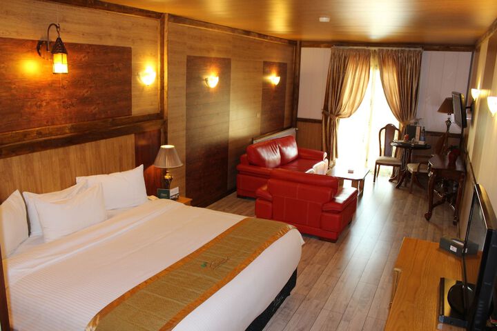 Room 9 of 68