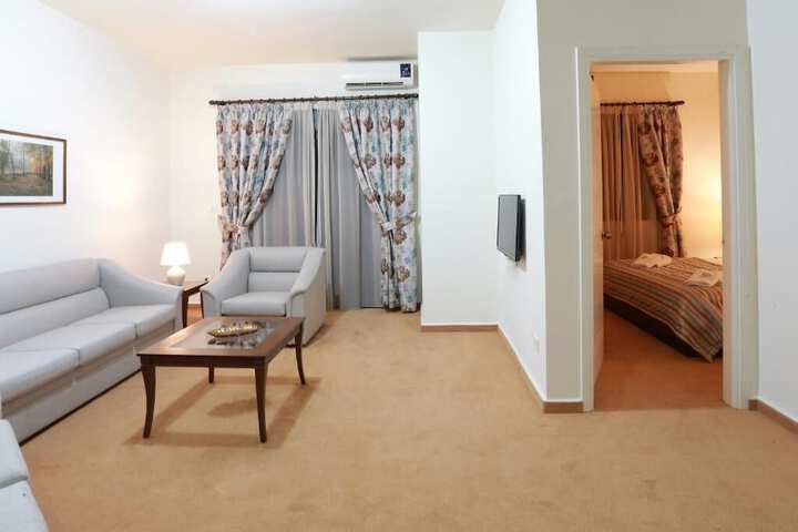 Room 4 of 12
